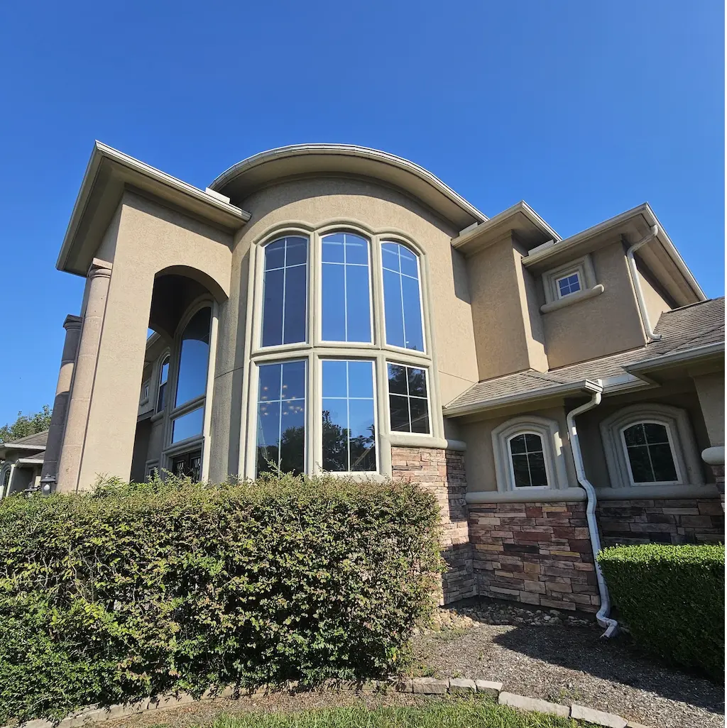 Curved residential window wall by Racso Glass LLC